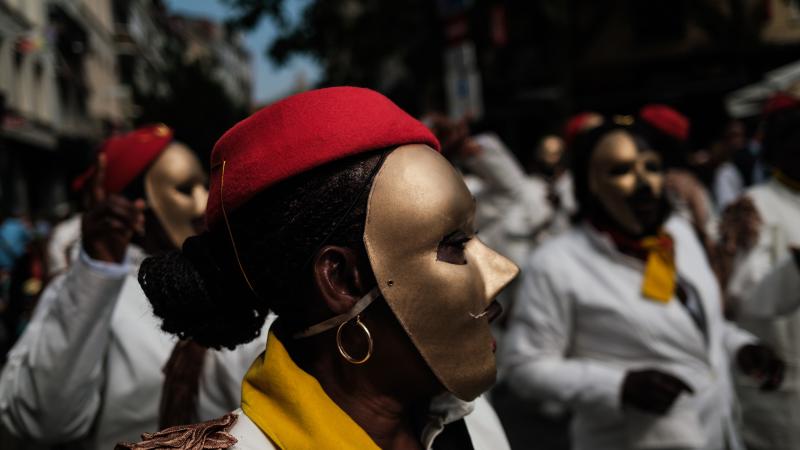Don't call them aliens. Pro-migrant procession, Brussels 1000.