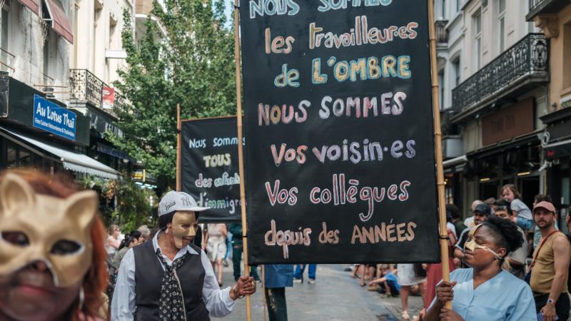 We are the unsung heroes. We are your neighbors. Your colleagues for years. Pro-migrant procession, Brussels 1000.