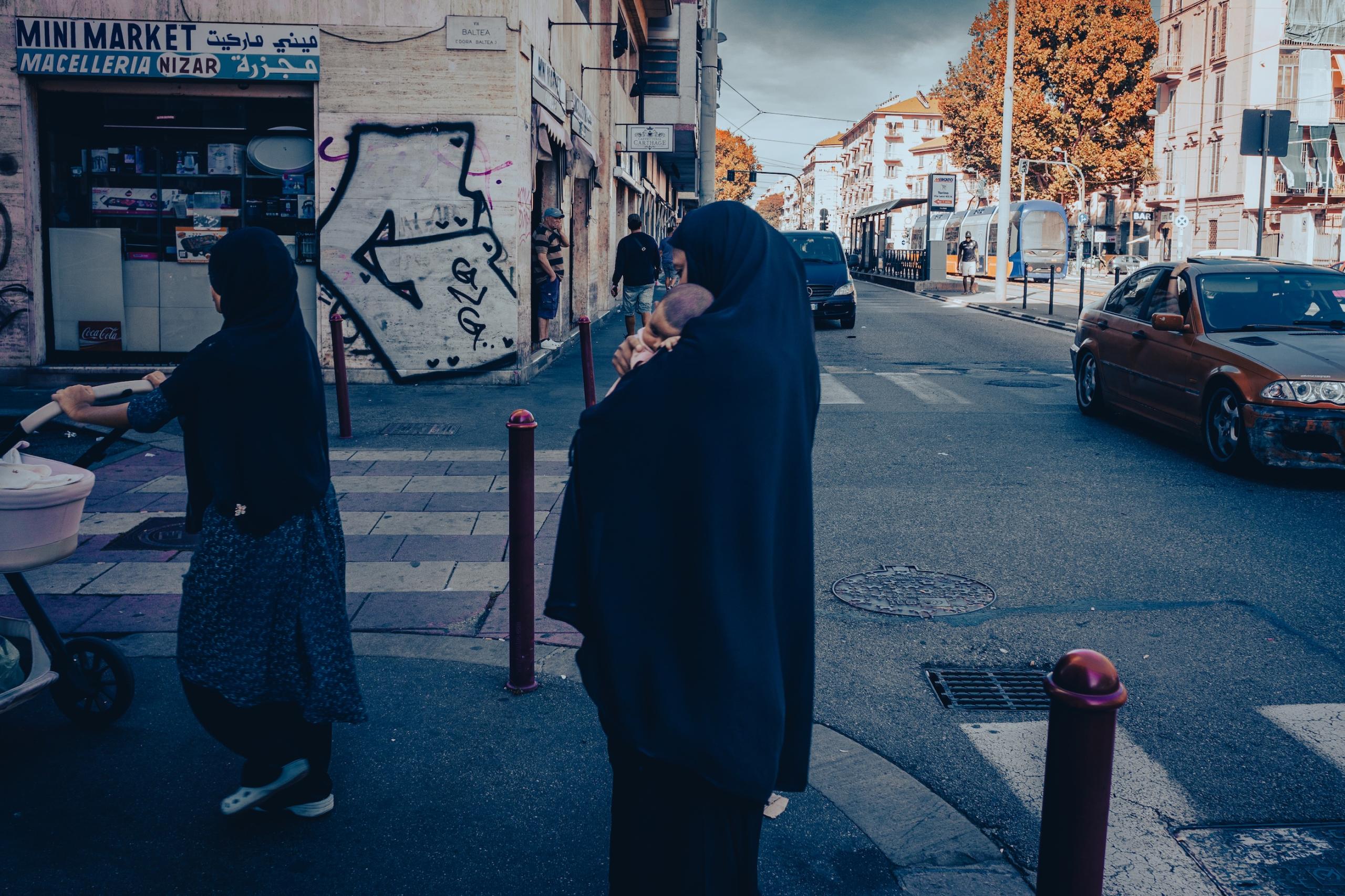 Migrant mother and child. Corso Giulio Cesare, Torino.