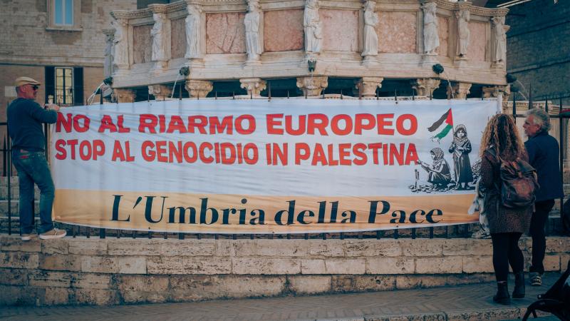 Militarisation leads to war. Centro Storico, Perugia.