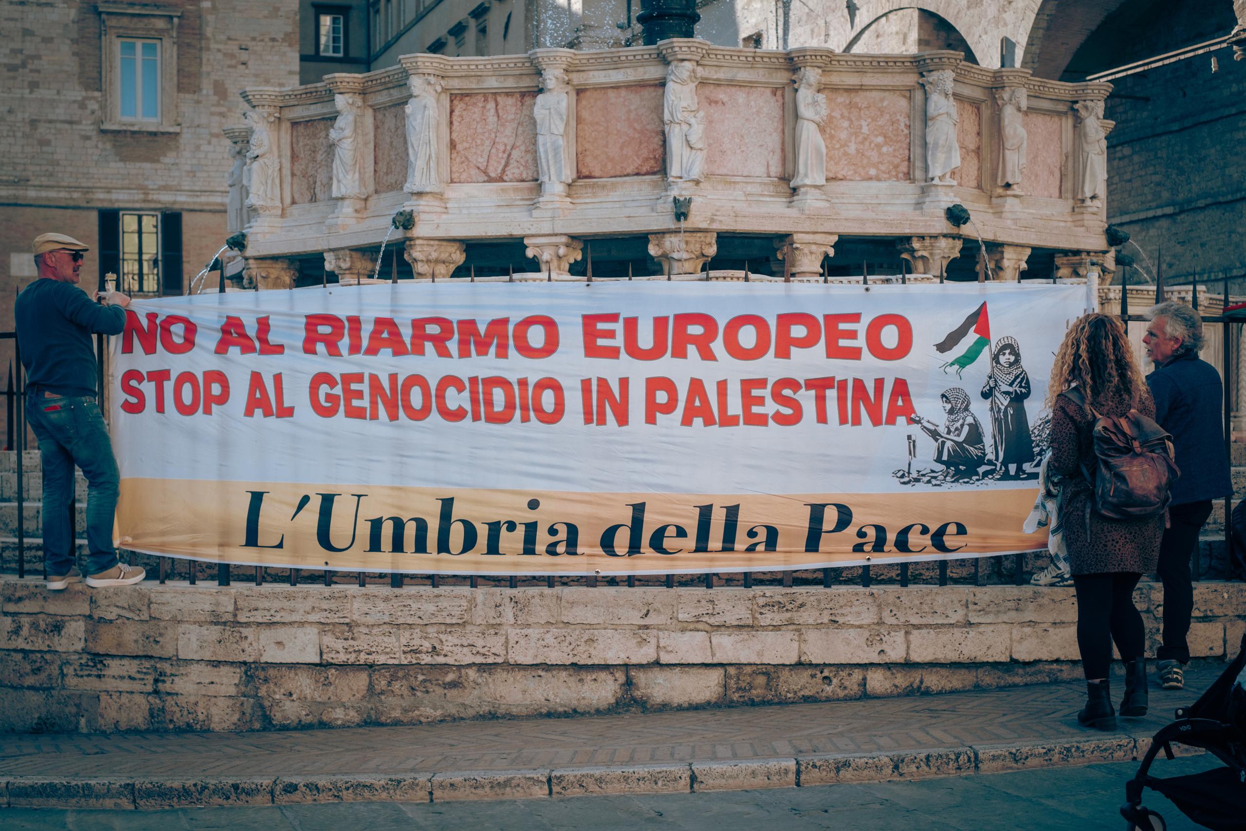 Militarisation leads to war. Centro Storico, Perugia.