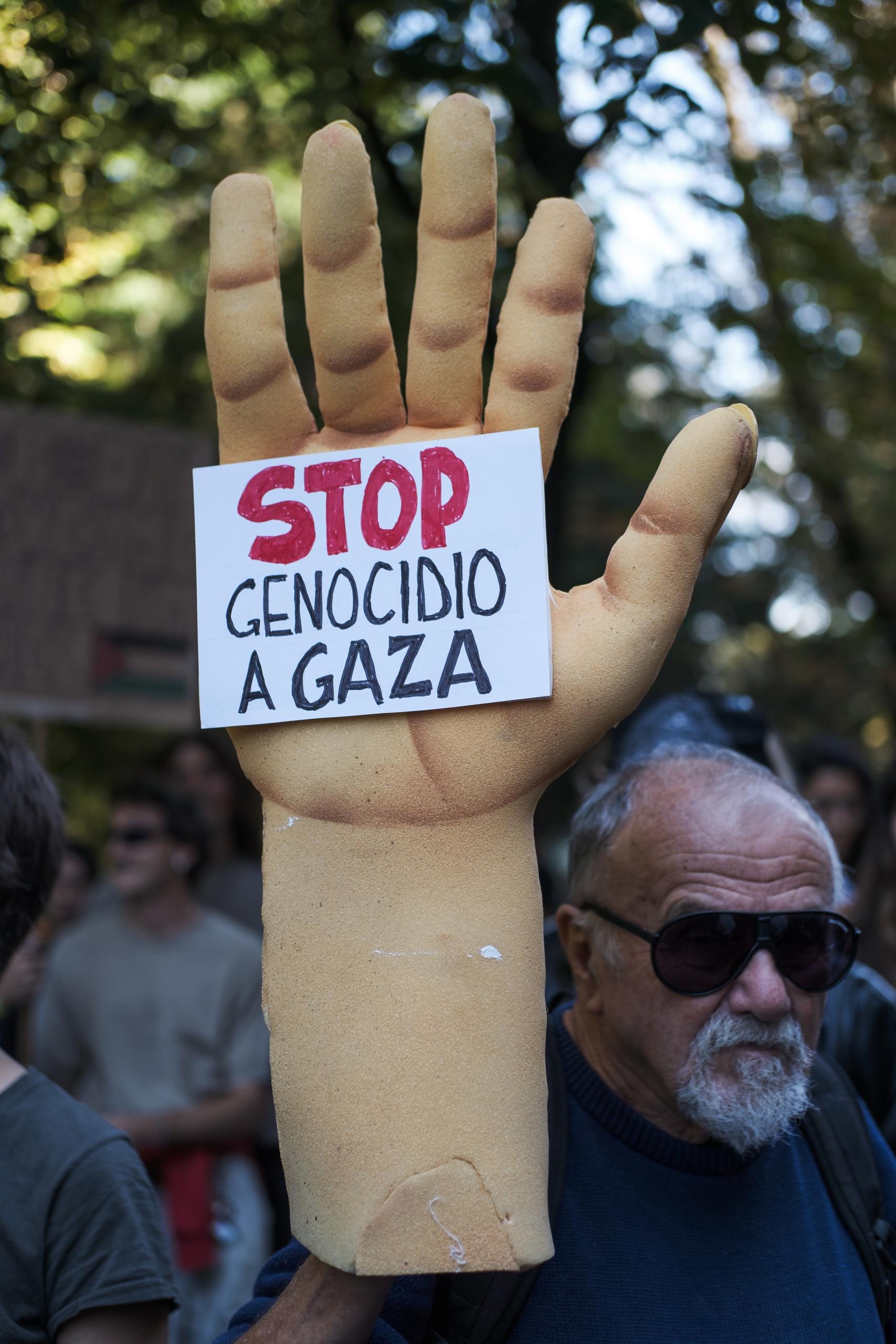 Give the left a hand. End genocide and Zionism protest, Torino.